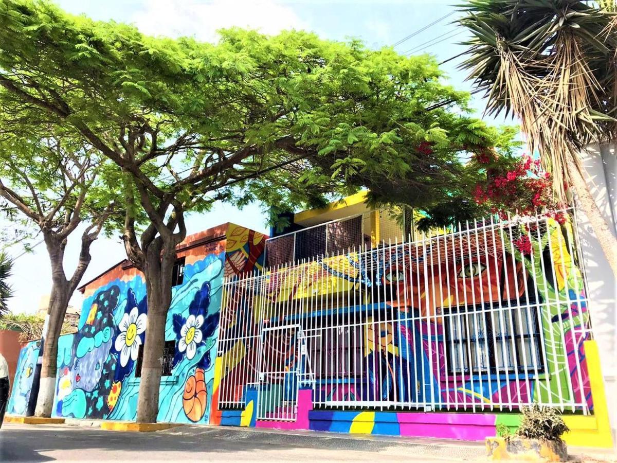 Happy Tree Hostel Peru リマ エクステリア 写真