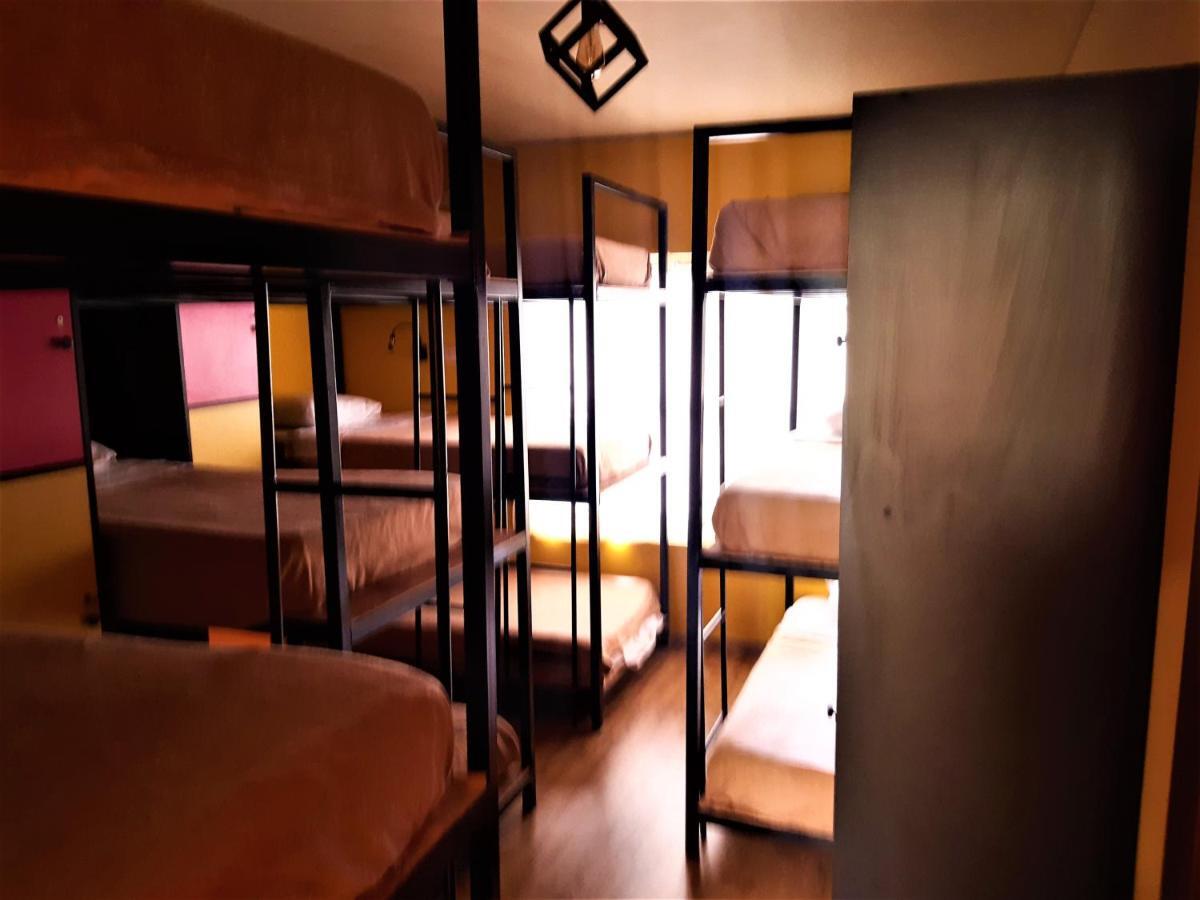 Happy Tree Hostel Peru リマ エクステリア 写真