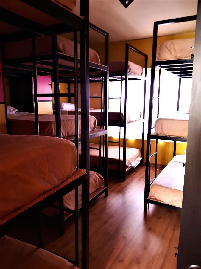 Happy Tree Hostel Peru リマ エクステリア 写真