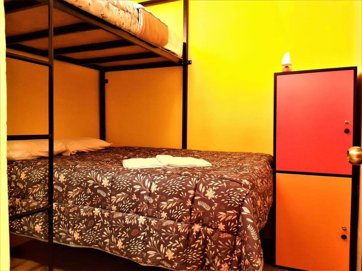 Happy Tree Hostel Peru リマ エクステリア 写真