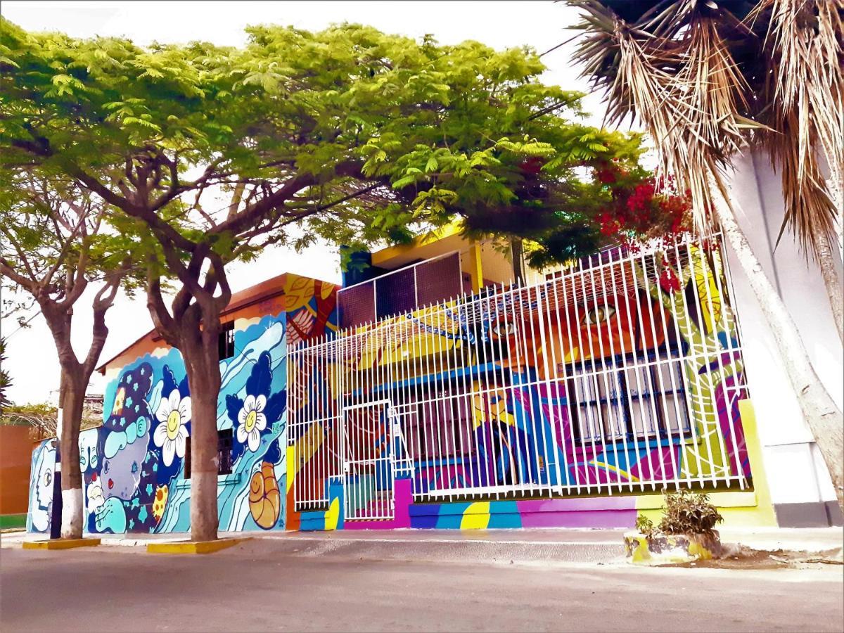 Happy Tree Hostel Peru リマ エクステリア 写真